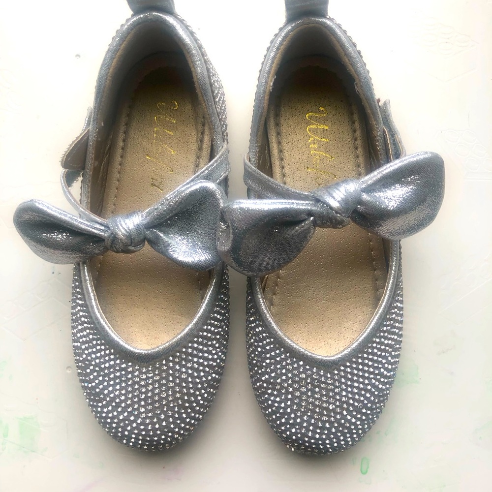 Toddler Size 9 Silver Sparkly Dress Shoes Wedding, Party, Halloween Costume ✨